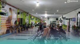 Para pengunjung dan pasien yang sedang berobat di Rumah Sakit Daerah (RSD) dr. Soebandi Jember (Foto: Fadli/Frensia). 