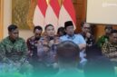 Wakapolres Jember, Kompol Antonio Effan Sulaiman, (tengah, memegang mikrofon) saat agenda rapat konsolidasi dan penataan Pasar Tanjung di Graha Dinas Pendidikan Jember (Foto: Fadli/Frensia). 