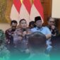 Wakapolres Jember, Kompol Antonio Effan Sulaiman, (tengah, memegang mikrofon) saat agenda rapat konsolidasi dan penataan Pasar Tanjung di Graha Dinas Pendidikan Jember (Foto: Fadli/Frensia). 