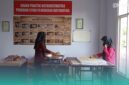Mahasiswa program studi (Prodi) Matematika Universitas Islam Jember (UIJ), saat membatik di ruang praktik Batikmatika. (Foto: Dok. Batikmatika). 