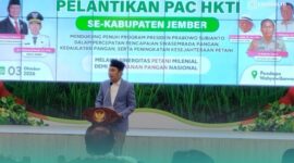Bupati Jember, Muhammad Fawait, saat sambutan di acara pelantikan Pimpinan Anak Cabang (PAC) Himpunan Kerukunan Tani Indonesia (HKTI) se-Kabupaten Jember. (Foto: Fadli/Frensia). 