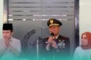 Komandan Kodim (Dandim) 0824/Jember, Letkol Inf Rifqi Muhammad Syuhada (tengah, pegang mikrofon), saat sambutan dalam acara peringatan Hari Ulang Tahun (HUT) ke-81 TNI di Makodim 0824/Jember. (Foto: Fadli/Frensia). 