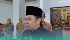 Bupati Jember, Muhammad Fawait atau Gus Fawait, seusai menghadiri Rapat Paripurna III DPRD Kabupaten Jember, dengan acara Jawaban Bupati atas Pandangan Umum Fraksi dalam Menanggapi Penyampaian Penjelasan Raperda, tentang APBD Kabupaten Jember Tahun Anggaran 2027 (Foto: Fadli/Frensia). 