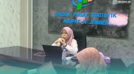 Kepala Badan Pusat Statistik (BPS) Jember, Peni Dwi Wahyu Winarsi, saat membacakan rilis data Kecamatan Dalam Angka Tahun 2026, di Kantor BPS Jember. (Foto: Humas BPS Jember). 