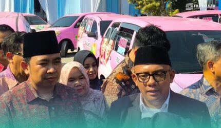 Bupati Jember, Muhammad Fawait (kiri), bersama Direktur Kepesertaan BPJS Kesehatan RI, Akmal Budi Yulianto (kanan), seusai peluncuran Mobil Cinta di RSD Balung. (Foto: Istimewa).
