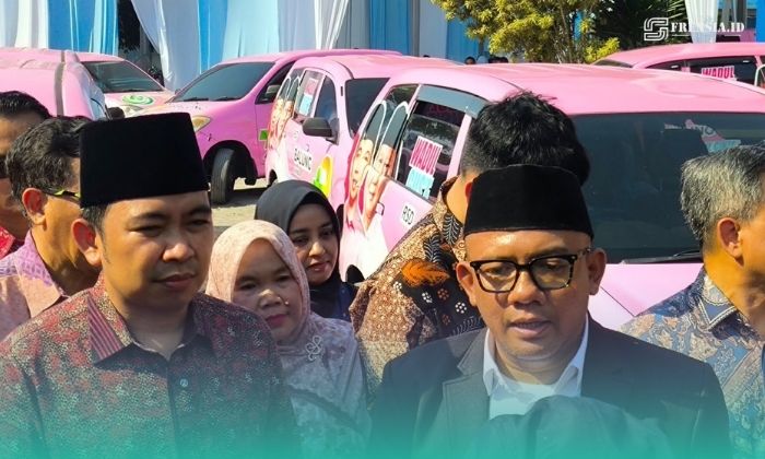 Bupati Jember, Muhammad Fawait (kiri), bersama Direktur Kepesertaan BPJS Kesehatan RI, Akmal Budi Yulianto (kanan), seusai peluncuran 'Mobil Cinta' di RSD Balung. (Foto: Istimewa). 