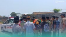 Jenazah M. Abdul Rosyid (30), kernet truk yang menjadi korban kecelakaan laut KMP Virgo Transport 8 di perairan Masalembo, tiba di rumah duka di Desa Sruni, Kecamatan Jenggawah, Jember. (Foto: Istimewa).