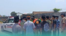Jenazah M. Abdul Rosyid (30), kernet truk yang menjadi korban kecelakaan laut KMP Virgo Transport 8 di perairan Masalembo, tiba di rumah duka di Desa Sruni, Kecamatan Jenggawah, Jember. (Foto: Istimewa). 