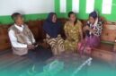 Nenek Babun (atau Bawon), warga Dusun Gadingrejo, Kecamatan Umbulsari, Jember saat di kediaman rumahnya. (paling kanan). (Foto: Istimewa). 