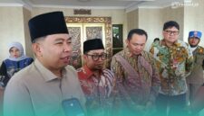 (Dari kiri) Bupati Jember, Muhammad Fawait, seusai Rapat Koordinasi Pusat dan Daerah bertema 