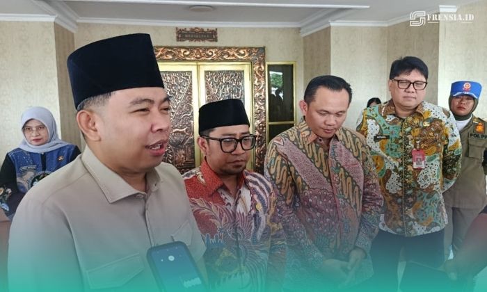 (Dari kiri) Bupati Jember, Muhammad Fawait, seusai Rapat Koordinasi Pusat dan Daerah bertema 
