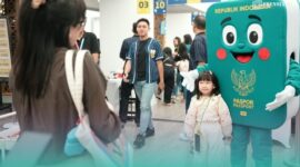 Masyarakat yang akan mengurusi paspor di Kantor Imigrasi. (Foto: Istimewa). 