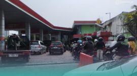 Salah satu Stasiun Pengisian Bahan Bakar Minyak (BBM) di Jl. Ahmad Yani, Jember kota. (Foto: Fadli/Frensia). 