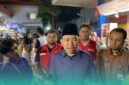 Bupati Jember, Muhammad Fawait, saat diwawancara awak media, setelah meninjau antrean BBM di salah satu SPBU di Kabupaten Jember. (Foto: Sigit/Frensia). 
