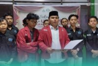 Ketua Senat Mahasiswa (SEMA) UIN KHAS Jember, Muhammad Oky Mabruri, saat menyampaikan penolakan sikap soal rencana sosialisasi calon rektor di Lumajang (Foto: Fadli/Frensia).