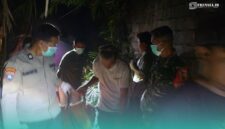 Pihak kepolisian bersama warga setempat saat melakukan evakuasi mayat di Kuburan China, Dusun Krajan, Desa Kencong, Kecamatan Kencong, Jember. (Foto: Humas Polsek Kencong). 