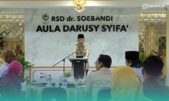 Bupati Jember, Muhammad Fawait, saat sambutan dalam agenda Bakti Sosial Kesehatan di Aula Darusy Syifa, RSD dr. Soebandi, Jember.(Foto: Fadli/Frensia). 