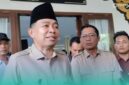 (Tengah memakai peci hitam) Bupati Jember, Muhammad Fawait, saat setelah menggelar acara Bakti Sosial Kesehatan di RSD dr. Soebandi Jember. (Foto: Fadli/Frensia). 