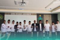 Para calon rektor beserta pimpinan Senat UIN KHAS Jember seusai agenda pemaparan visi-misi dan pemberian pertimbangan kualitatif calon rektor. (Foto: Humas UIN KHAS). 