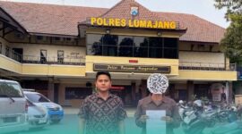 RW (kanan) bersama Penasehat Hukumnya Rizal Mahmudi (kiri), saat melaporkan peristiwa dugaan penipuan ke Kepolisian Resor (Polres) Lumajang, pada Senin (19/10/2026). (Foto: Istimewa). 