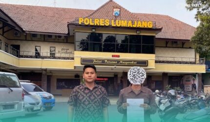 RW (kanan) bersama Penasehat Hukumnya Rizal Mahmudi (kiri), saat melaporkan peristiwa dugaan penipuan ke Kepolisian Resor (Polres) Lumajang, pada Senin (19/10/2026). (Foto: Istimewa).