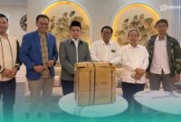Panitia Penjaringan Rektor UIN KHAS Jember saat menyerahkan kelengkapan berkas dari seluruh calon rektor UIN KHAS Jember ke Kementerian Agama RI. (Foto: Humas UIN KHAS Jember). 