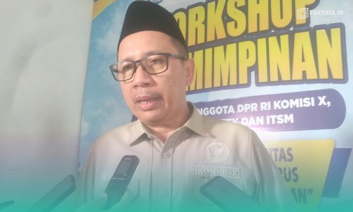 Anggota Komisi X DPR RI Fraksi Golkar, Muhamad Nur Purnamasidi, seusai menghadiri Workshop Kepemimpinan, di Institut Teknologi dan Sains Mandala (ITSM) Jember (Foto: Febri). 