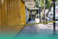 Kondisi Toko Emas Murni di Jalan Sultan Agung, Kelurahan Kepatihan, Kecamatan Kaliwates, Jember, setelah terjadi perampokan. (Foto: Fadli/Frensia). 