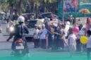 Mobil Toyota Yaris putih, yang dikendarai perampok Toko Mas Murni di Jalan Sultan Agung, Kelurahan Kepatihan, Kecamatan Kaliwates, Jember, melaju kencang nyaris menabrak siswa sekolah. (Foto: tangkapan layar dari akun Instagram @Info Jember). 