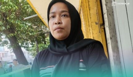 Panit Opsnal 3 Reskrim Polsek Kaliwates, Iptu Devy Novita Puspitasari, saat memberikan keterangan, atas kejadian perampokan di Toko Emas Murni di Jalan Sultan Agung, Kelurahan Kepatihan, Kecamatan Kaliwates, Jember. (Foto: Fadli/Frensia).