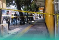 Kondisi Toko Emas Murni di Jalan Sultan Agung, Kelurahan Kepatihan, Kecamatan Kaliwates, Jember, setelah terjadi perampokan. (Foto: Fadli/Frensia). 