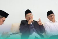 Calon Rektor Universitas Islam Negeri Kiai Haji Achmad Siddiq (UIN KHAS) Jember, Prof. Dr. Moch. Chotib, A.Ag., M.M. (tengah) (Foto: Humas UIN KHAS Jember). 