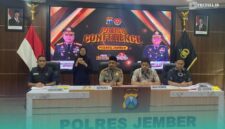 Polres Jember saat menggelar press release terkait kasus perampokan di Toko Emas Murni, Jalan Sultan Agung, Kelurahan Kepatihan, Kecamatan Kaliwates, Jember, di Aula Rupatama. (Foto: Sigit/Frensia). 