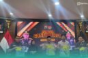 Polres Jember saat menunjukkan barang bukti yang digunakan oleh pelaku, dalam kasus perampokan Toko Emas Murni di Jalan Sultan Agung, Kelurahan Kepatihan, Kaliwates, Jember. (Foto: Sigit/Frensia). 