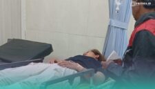 Kondisi Sitti Sulaiha (38), saat dirawat di Puskesmas setempat. ( Foto: Istimewa).