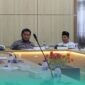 Komisi A DPRD Jember, saat menggelar Rapat Dengar Pendapat Umum (RDPU), bersama warga desa Kemuningsari Lor, Kecamatan Panti, Jember (Foto: Fadli/Frensia).  
