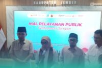 (dari kiri) Bupati Jember, Muhammad Fawait, Menteri Pendayagunaan Aparatur Negara dan Reformasi Birokrasi (MenPAN-RB)Republik Indonesia, Rini Widyantini, Anggota Komisi II DPR RI Fraksi PKB, Muhammad Khozin. (Foto: Istimewa). 