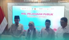 (dari kiri) Bupati Jember, Muhammad Fawait, Menteri Pendayagunaan Aparatur Negara dan Reformasi Birokrasi (MenPAN-RB)Republik Indonesia, Rini Widyantini, Anggota Komisi II DPR RI Fraksi PKB, Muhammad Khozin. (Foto: Istimewa). 