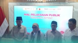 (dari kiri) Bupati Jember, Muhammad Fawait, Menteri Pendayagunaan Aparatur Negara dan Reformasi Birokrasi (MenPAN-RB)Republik Indonesia, Rini Widyantini, Anggota Komisi II DPR RI Fraksi PKB, Muhammad Khozin. (Foto: Istimewa). 