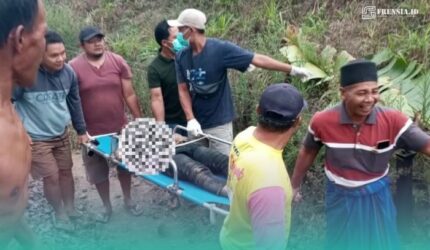 Korban saat dievakuasi warga setempat, setelah tertemper kereta api. (Foto: Istimewa).