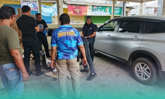 Pihak kepolisian saat olah TKP di lokasi pencurian. (Foto: Istimewa). 