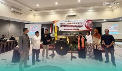 Fakultas Dakwah Universitas Islam Negeri Kiai Haji Achmad Siddiq (UIN KHAS) Jember, saat prosesi seremonial peluncuran Pusat Studi Kesejahteraan Lansia. (Foto: Humas Fada UIN KHAS Jember).