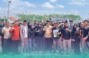 Puluhan mahasiswa yang tergabung dalam Republik Mahasiswa Fakultas Tarbiyah dan Ilmu Keguruan (FTIK) UIN Kiai Haji Achmad Siddiq (KHAS) Jember, saat ditemui pimpinan dekanat, setelah menggelar aksi demonstrasi di depan Gedung FTIK.(Foto: Sigit/Frensia). 