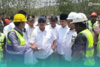 Menteri Kelautan dan Perikanan RI, Sakti Wahyu Trenggono, saat berkunjung ke Jember, ditemui Bupati Jember, Muhammad Fawait. (Foto: Diskominfo Jember).  