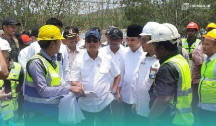 Menteri Kelautan dan Perikanan, Sakti Wahyu Trenggono, saat berkunjung ke Jember, ditemui Bupati Jember, Muhammad Fawait. (Foto: Diskominfo Jember).