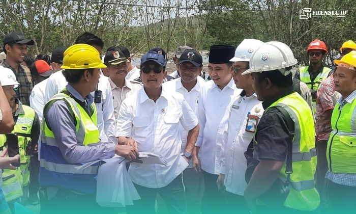 Menteri Kelautan dan Perikanan RI, Sakti Wahyu Trenggono, saat berkunjung ke Jember, ditemui Bupati Jember, Muhammad Fawait. (Foto: Diskominfo Jember).  