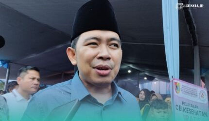 Bupati Jember, Muhammad Fawait, saat acara Bunga Desaku di Balai Desa Sukowiryo, Kecamatan Jelbuk. (Foto: Fadli/Frensia).