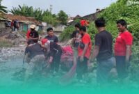 Gambar Hari Sumpah Pemuda 2026, DPC PDI Perjuangan Banyuwangi Gelar Aksi Peduli Lingkungan, Resik Kali Sungai Kalimati Muncar (Sumber: Istimewa)