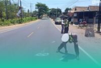 Gambar Truk Bermuatan Karton Tabrak Scoopy di Wongsorejo Banyuwangi, Pemotor Meninggal (Sumber: Istimewa)