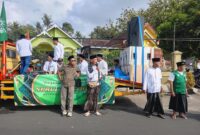 Ketua MWC NU, Kyai Imam Shodiq memberikan arahan kepada peserta pawai (Foto: Istimewa)